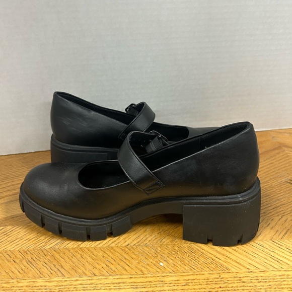 Madden NYC by Steve Madden Black Mary Jane Lug Platform Shoes. Size 8.5 - Picture 5 of 11